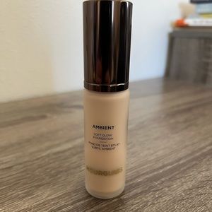 Hourglass Ambient Soft Glow Foundation